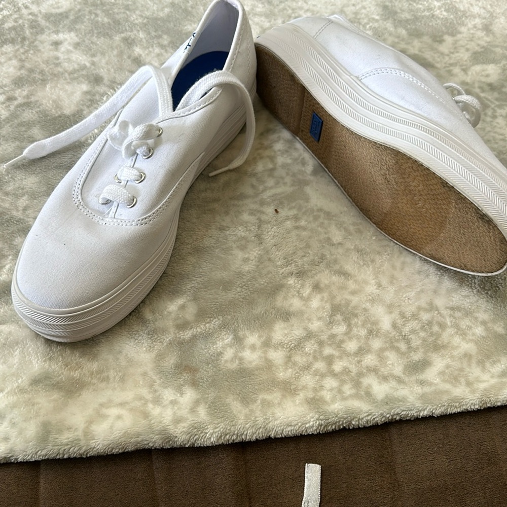 Platform ked White sneaker size6 1/2